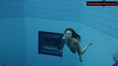 Bouncing booty in a  underwater show Thumb