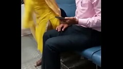 indian mumbai local train girl kissed her boyfriend Thumb